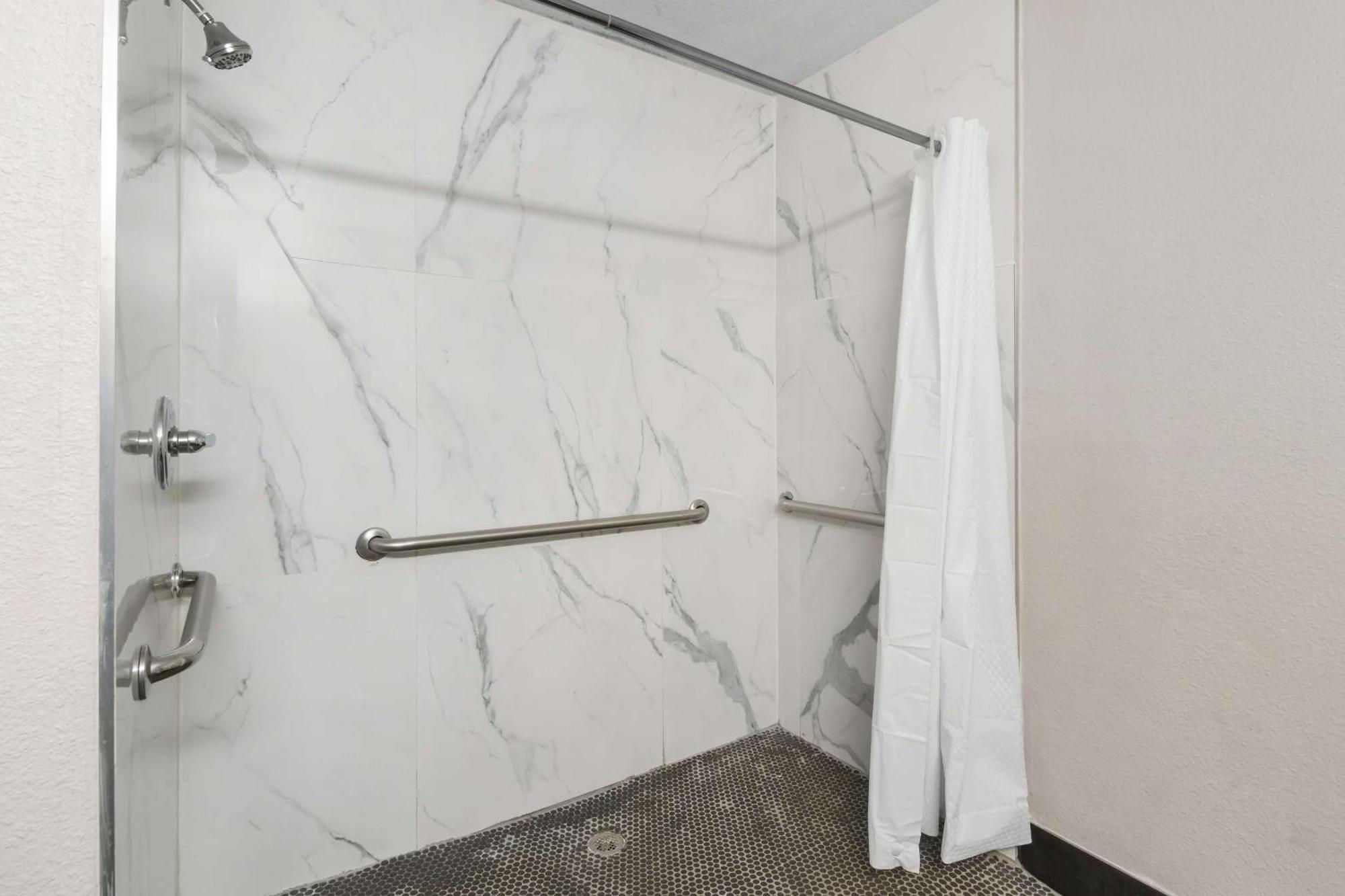 Surestay Plus By Best Western Fort Worth Benbrook Zewnętrze zdjęcie